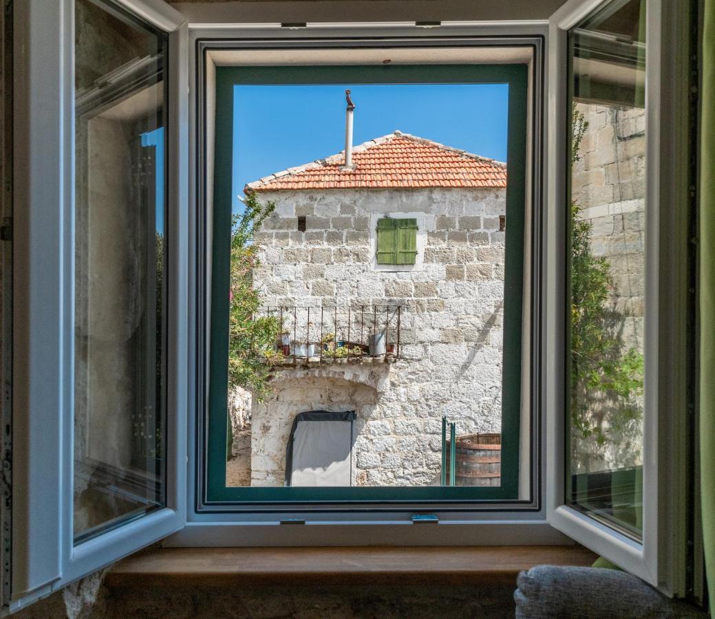 Stone House Dario With Finnish Sauna And An Outdoor Hot Tub 로크바 로고즈니차 외부 사진