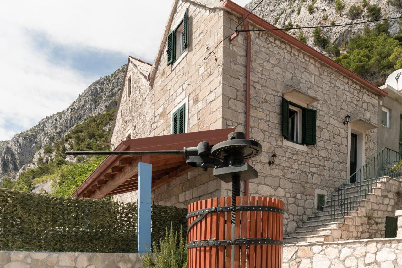 Stone House Dario With Finnish Sauna And An Outdoor Hot Tub 로크바 로고즈니차 외부 사진